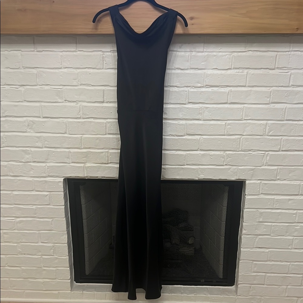 Elegant Black Sleeveless Gown